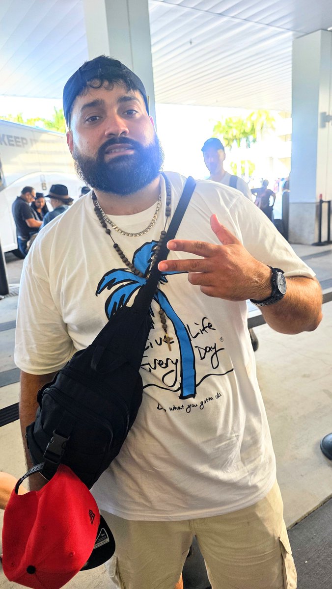 LiveLifeEvryDay's tweet photo. Shoutout to Justin for this awesome shot of him Livin' Life! Thanks for helping to spread the inspiration! 🤙🏾💙 #FanFriday #LiveLifeEveryDay
Get yours here! 👇🏾
https://t.co/6LPEp3mZhz https://t.co/0GkFT1o2HE