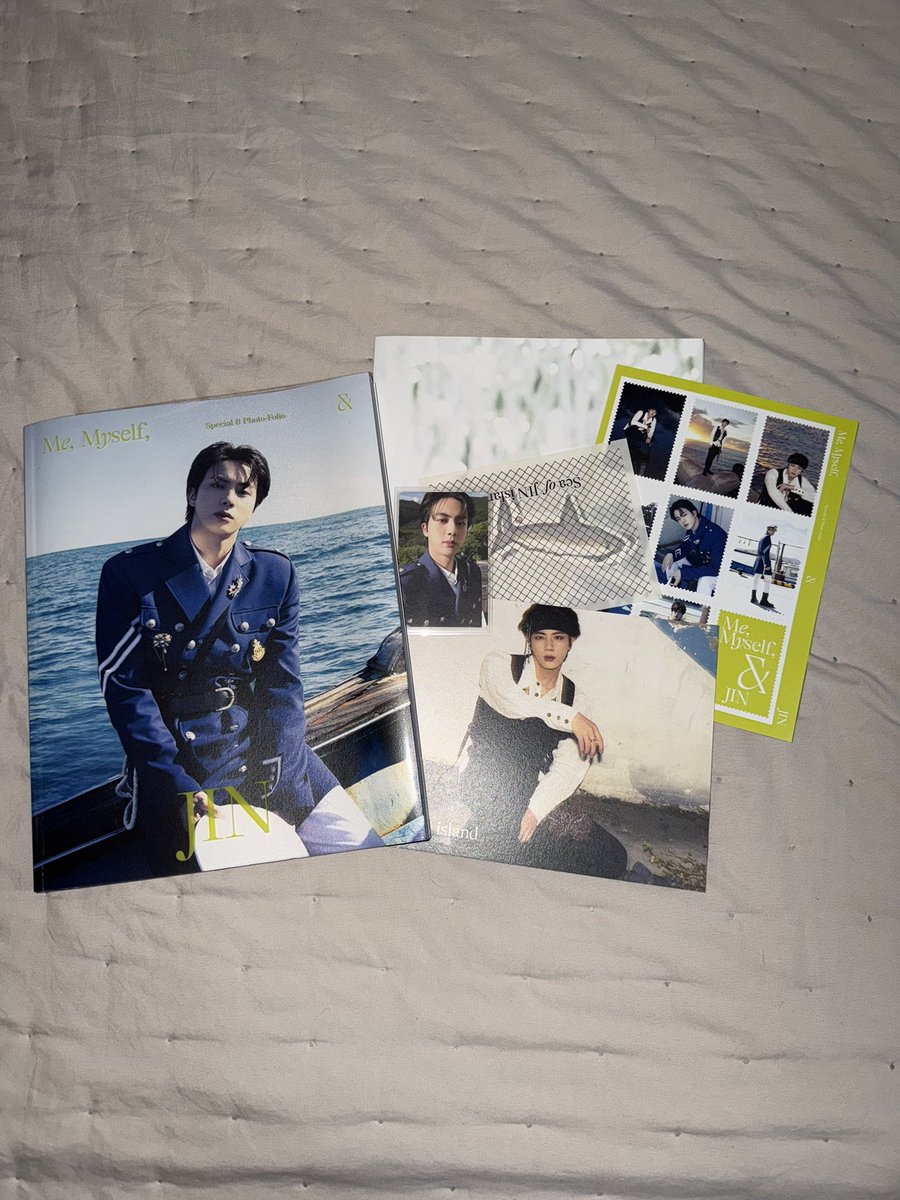 namrkvn's tweet photo. VENDO/VENDA

Photofolio Jin
R$280 + frete

Photofolio BTS OT7
R$280 + frete

Album: Love Yourself 結 ‘Answer’ — versão S
💰 R$70 + frete

✨ Todos em bom estado de conservação.
Negocio o valor dos photofolios!
Acompanha o que está na foto + https://t.co/TZClpY6QCN