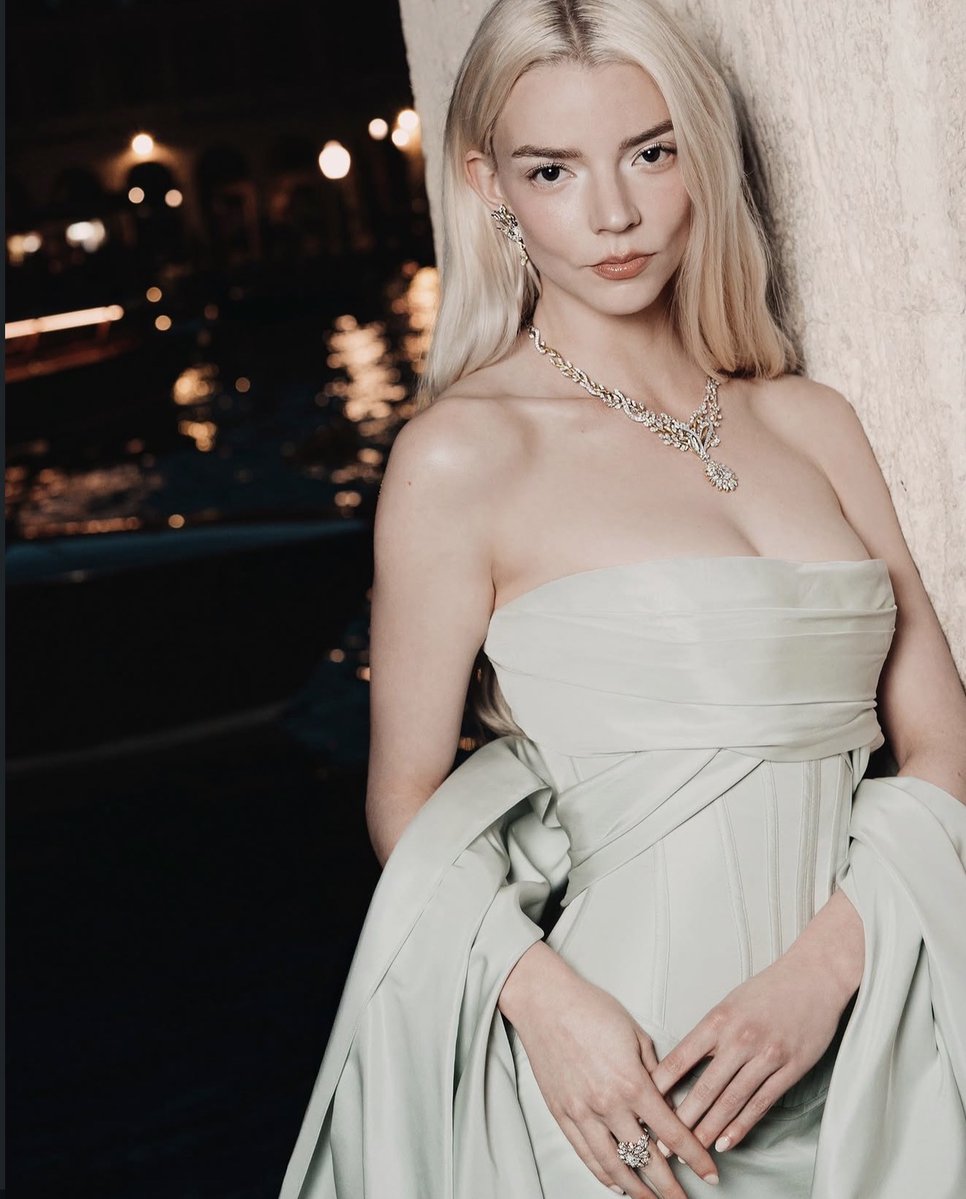 anyafolders's tweet photo. Anya Taylor-Joy via instagram 🩵✨ https://t.co/Y2cyh4xKk4