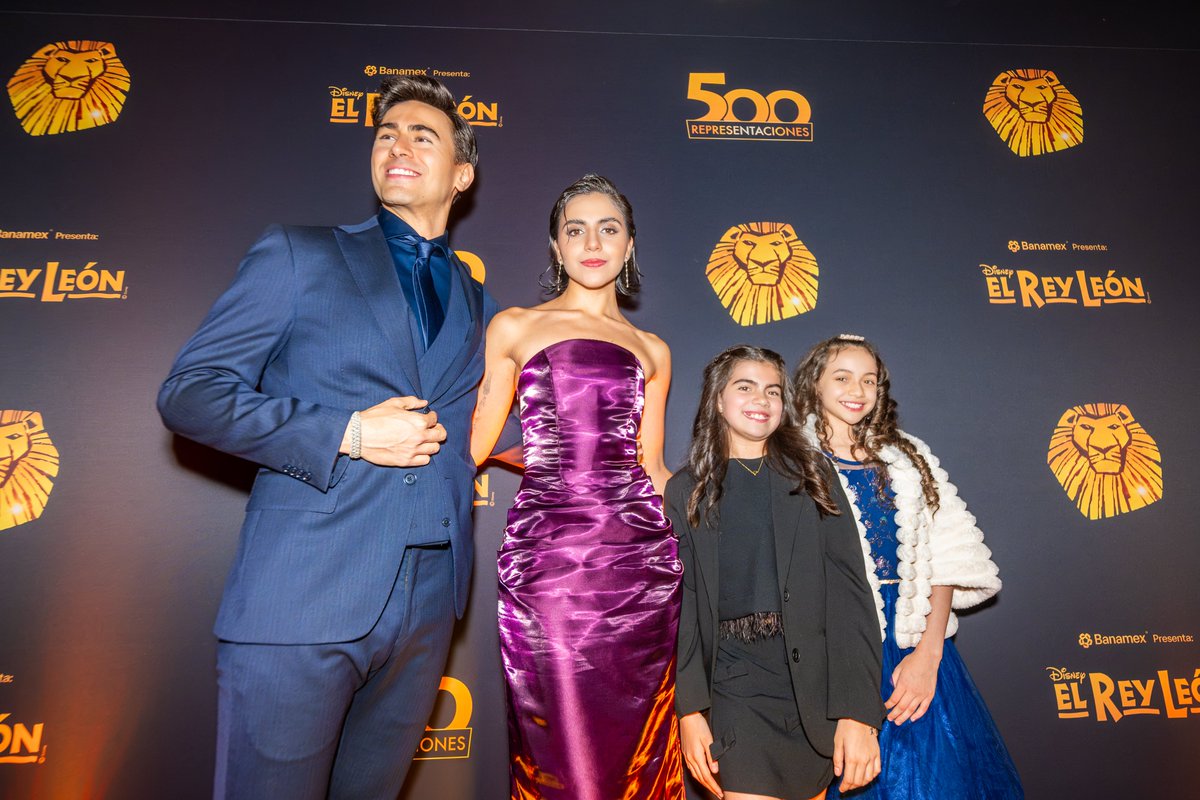 EscenarioOCESA's tweet photo. 🎭🦁 ¡500 representaciones y una noche para recordar!

Así se vivió la red carpet de El Rey León y la emotiva develación de la placa conmemorativa a cargo de Carlos Rivera. ✨ https://t.co/tOQP0Z2FKF