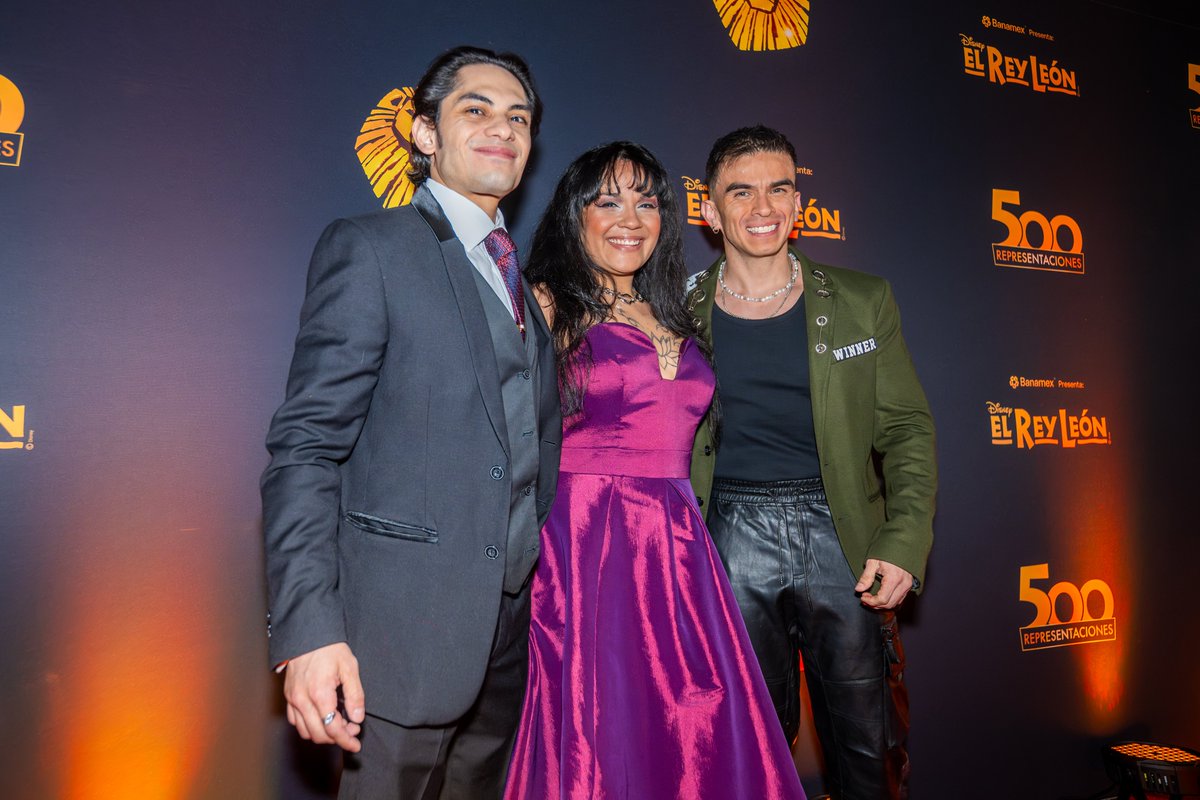 EscenarioOCESA's tweet photo. 🎭🦁 ¡500 representaciones y una noche para recordar!

Así se vivió la red carpet de El Rey León y la emotiva develación de la placa conmemorativa a cargo de Carlos Rivera. ✨ https://t.co/tOQP0Z2FKF