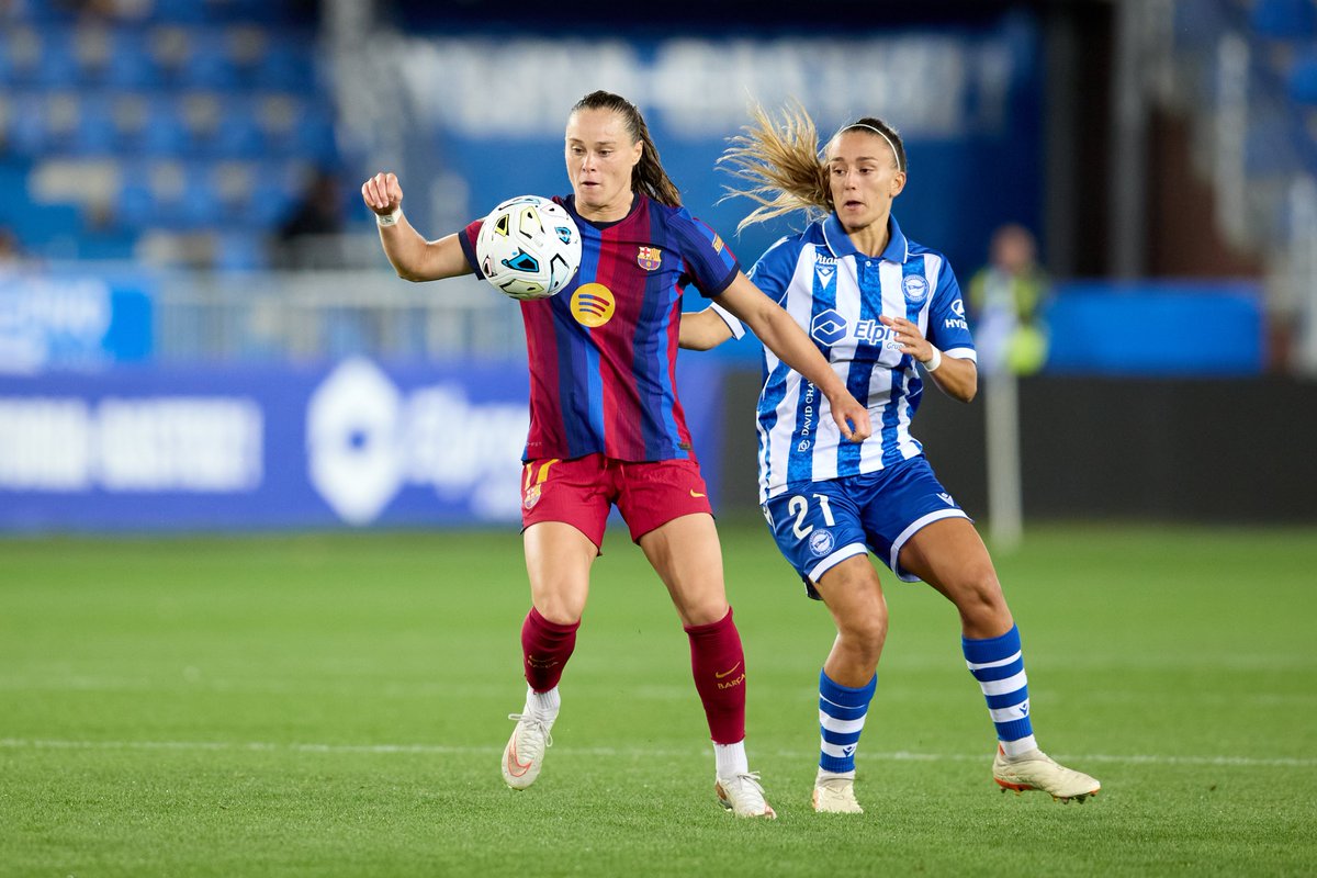 FCBfemeni's tweet photo. Lluita cada pilota. https://t.co/KS3rUpv3T3