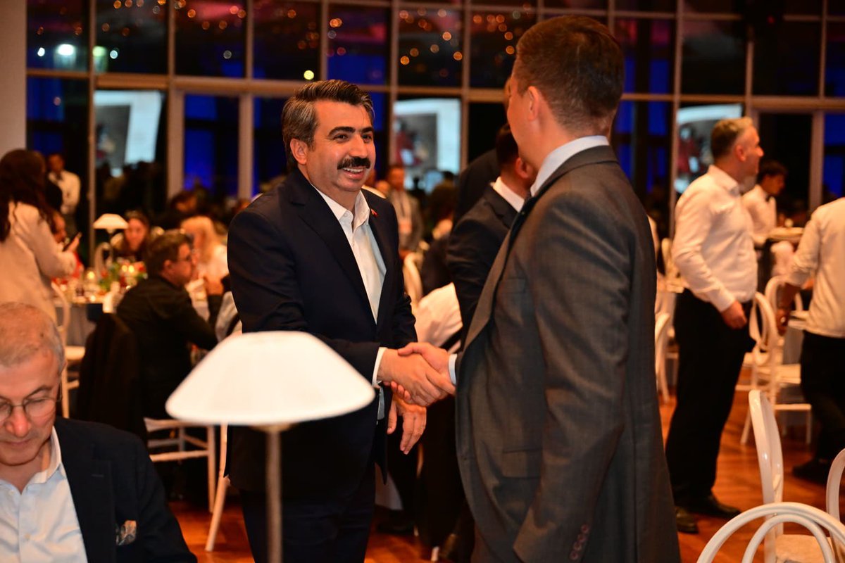 oktayyilmaz16's tweet photo. 5. Uluslararası Bursa Gastronomi Festivali’mizin gala yemeğinde, kadim şehrimizin tarihini, kültürünü, misafirperverliğini ve birbirinden eşsiz lezzetlerini aynı sofrada buluşturduk. 🍽️

Asırlardır bu topraklarda olduğu gibi nice bereketli sofralarda, nice güzel hikâyelerde buluşalım inşallah. ❤️

📍Merinos AKKM