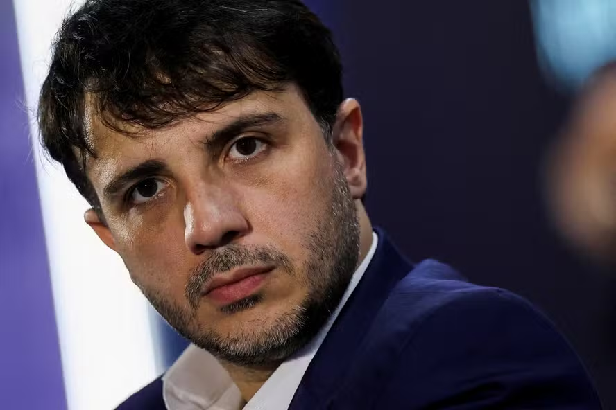 ravoxbrasil's tweet photo. Essa lenda ainda será presidente deste país.
Nesse momento, os brasileiros verão a ficha cair e perceberão o quanto demoraram para acordar da estupidez idólatra e que o melhor caminho quando as coisas só dão errado, é a coragem da renovação. A nova geração vai resgatar este país e eles viverão dias de glória (merecidamente).
Meu voto, seguramente, é no Renan!