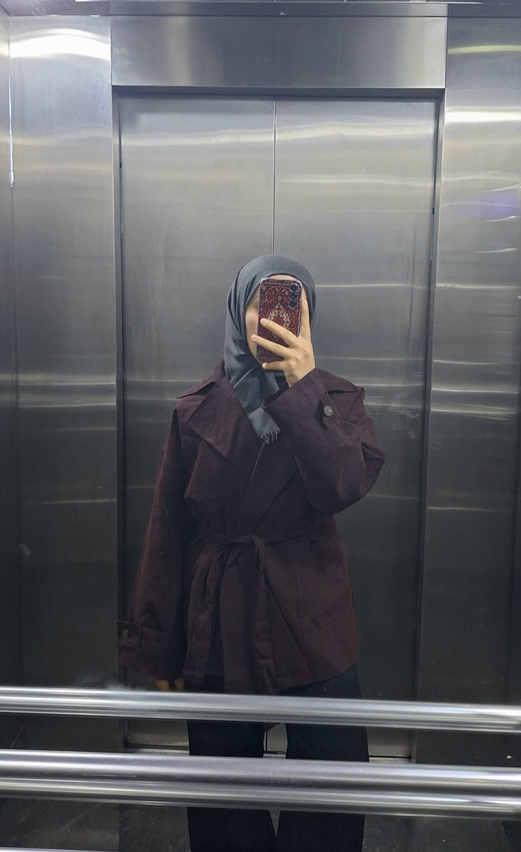 arhezle's tweet photo. Mevsim usulca üstüme bir trenç bıraktı https://t.co/DTKpiGiQd5