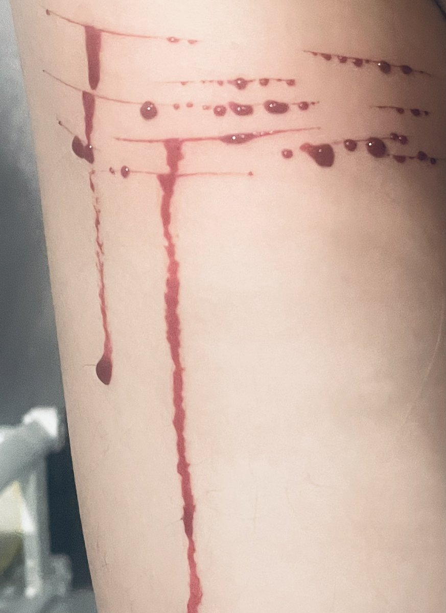 porcelainbxnni's tweet photo. sfx!!!!!! practicing for halloween!!!! all fake!!!! 👀 https://t.co/fhRUGQW6MS