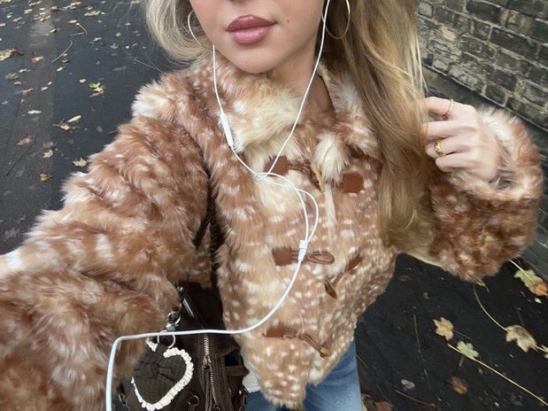 untitledallure's tweet photo. 🦌 https://t.co/2P2zN7EcZY