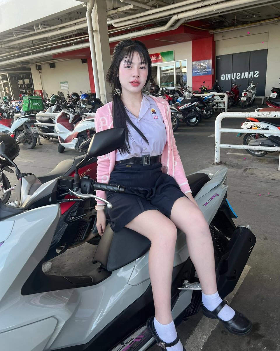 houndofmourne's tweet photo. หุ่นเเบบไหนที่มัดใจเธอได้ 😘 https://t.co/4CkYaY7Y2a
