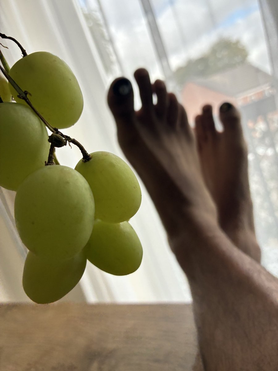 JSizeXV's tweet photo. @FeetFinder https://t.co/Z1luVYt8Qi
Favourite Food &amp; Feet! 
DM me 🦶 https://t.co/cvVXSLQSEU