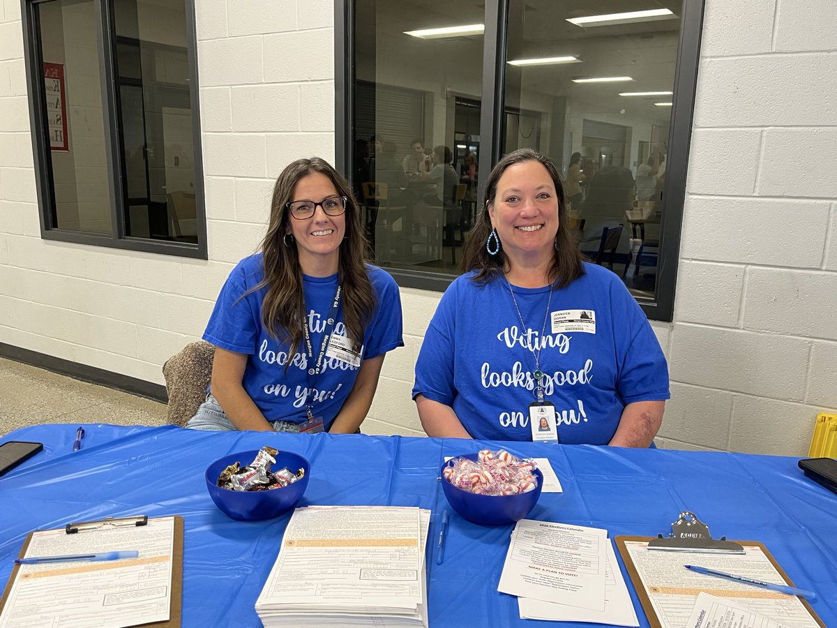 MorganCoVotes's tweet photo. What a great way to celebrate National Voter Registration Month: registering our next generation of voters at the high school today! 🗳️
❤️🤍💙

#MakeAPlanToVote
#MorganVotes

📷 credit: Emily Whitten https://t.co/Gmi0CNPGvv