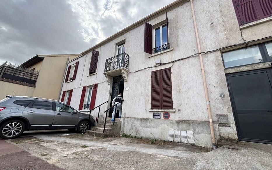 InfoPulseXL's tweet photo. 🚨 🇫🇷 FLASH INFO | Val-de-Marne : un enfant de 7 ans suspecté d’avoir poignardé mortellement sa tante lors d’une dispute familiale à Saint-Maur. #FaitsDivers #SaintMaur #ValDeMarne #Justice #France https://t.co/Hk45O4ziyh