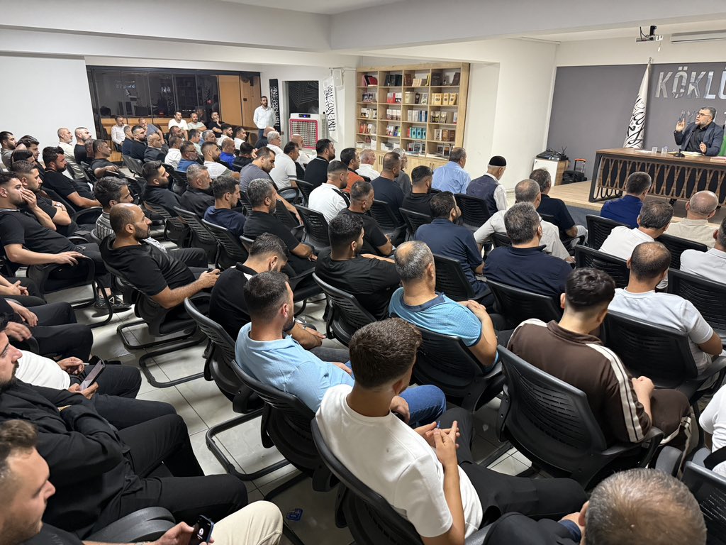 KokluDegisim09's tweet photo. Emlek ve Şimşek Aileleri Arasındaki Husumet Barışla Son Buldu

Emlek ve Şimşek aileleri arasında bir süredir devam eden husumet, Köklü Değişim Aydın Temsilciliği’nde gerçekleştirilen barış görüşmesiyle sona erdi.

#KöklüDeğişimAydınTemsilciliği
#Barış #Kardeşlik #Sulh https://t.co/RfZbQotd6b
