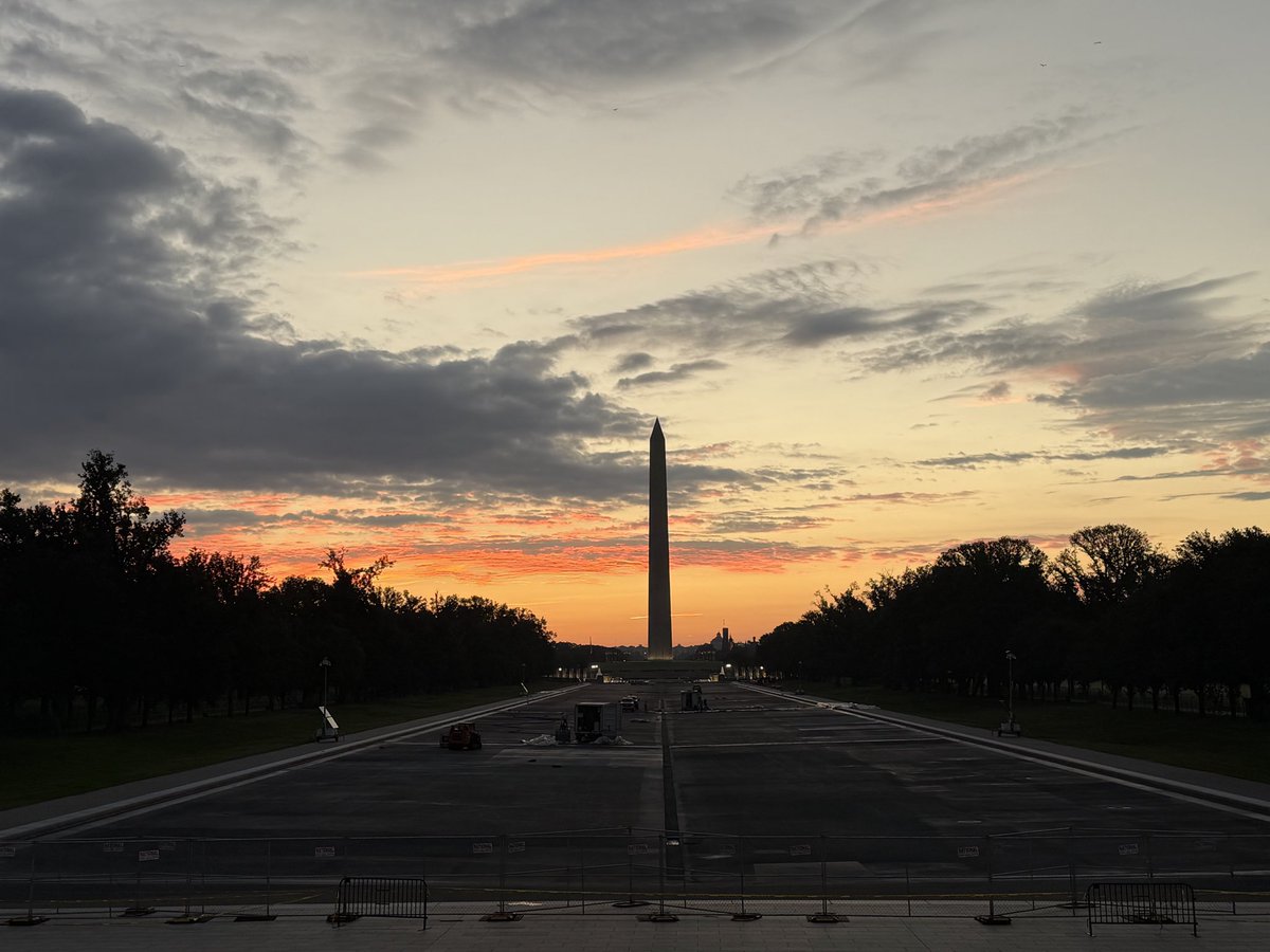 gbm4byu's tweet photo. Sunrise on The Mall. A favorite place to run. #washingtongdc #America250 #LoveTheUSA #Washington #Lincoln https://t.co/EVNk7CxPKt
