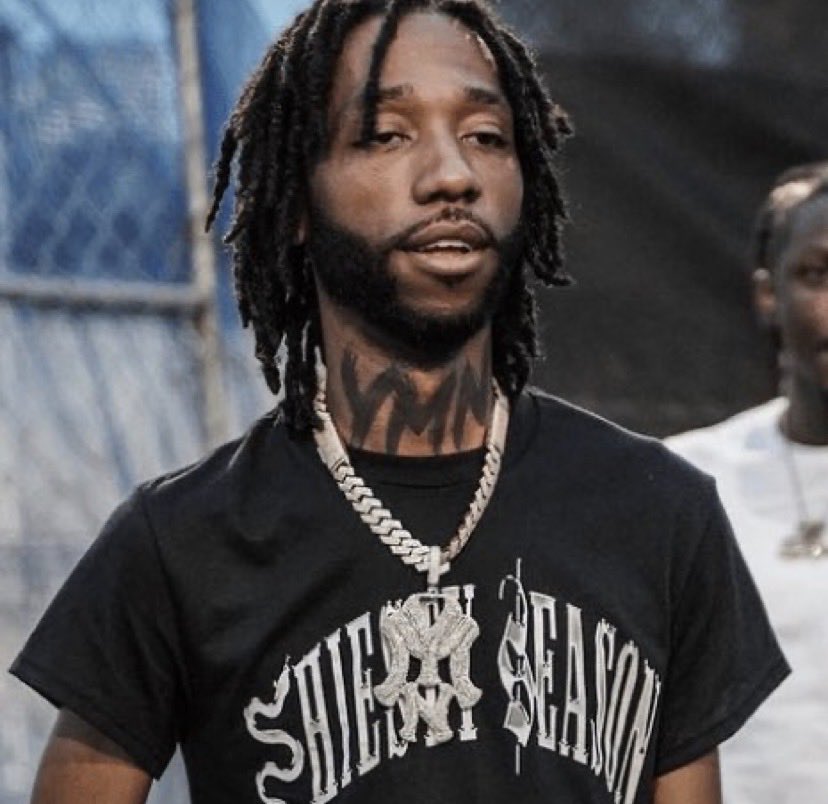 BounceBackHub's tweet photo. JUST IN: Chicago rapper 051 Drilla was critically wounded and hospitalized after being shot multiple times while driving his car. https://t.co/nvFzN2bZhH