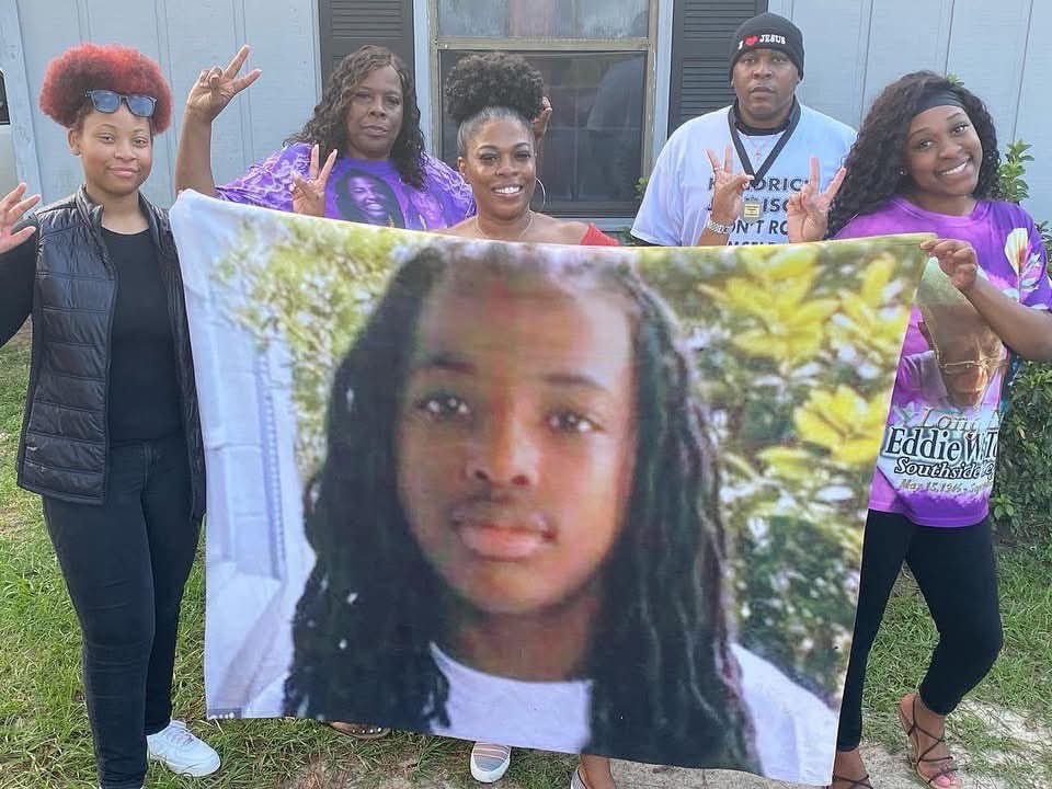 RoyIsThaTruth's tweet photo. Family demanding justice for #JusticeKendrickJohnson 🙏🏾✊🏾 https://t.co/PVSGz9071Z