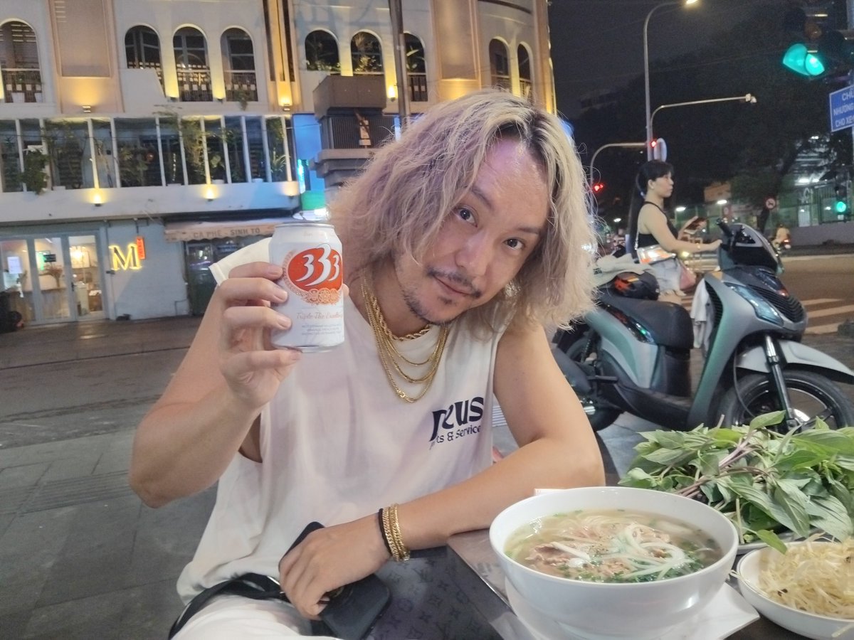 momotaro0919's tweet photo. 人生初の一人旅。
世界５カ国を周って帰国したら４１歳になってました。
沢山の出逢いに。
いつも応援してくれてる皆様に。
一緒にお仕事してくれてる皆様に。
仲間に。
家族に。
改めて、感謝です。

４１歳の安田桃太郎もどうぞ宜しくお願い致します！ https://t.co/9eeGOEecy7