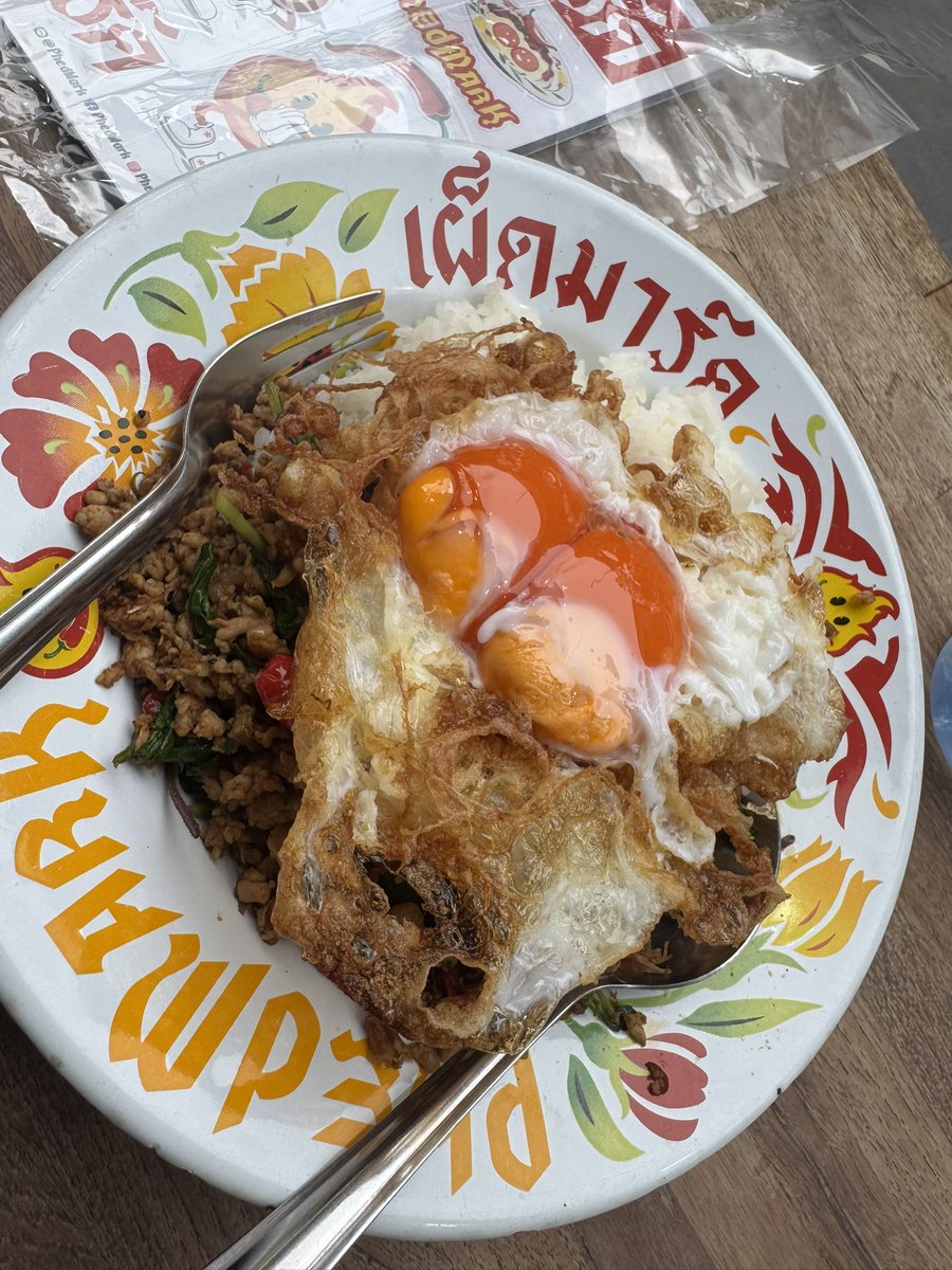 momotaro0919's tweet photo. 人生初の一人旅。
世界５カ国を周って帰国したら４１歳になってました。
沢山の出逢いに。
いつも応援してくれてる皆様に。
一緒にお仕事してくれてる皆様に。
仲間に。
家族に。
改めて、感謝です。

４１歳の安田桃太郎もどうぞ宜しくお願い致します！ https://t.co/9eeGOEecy7