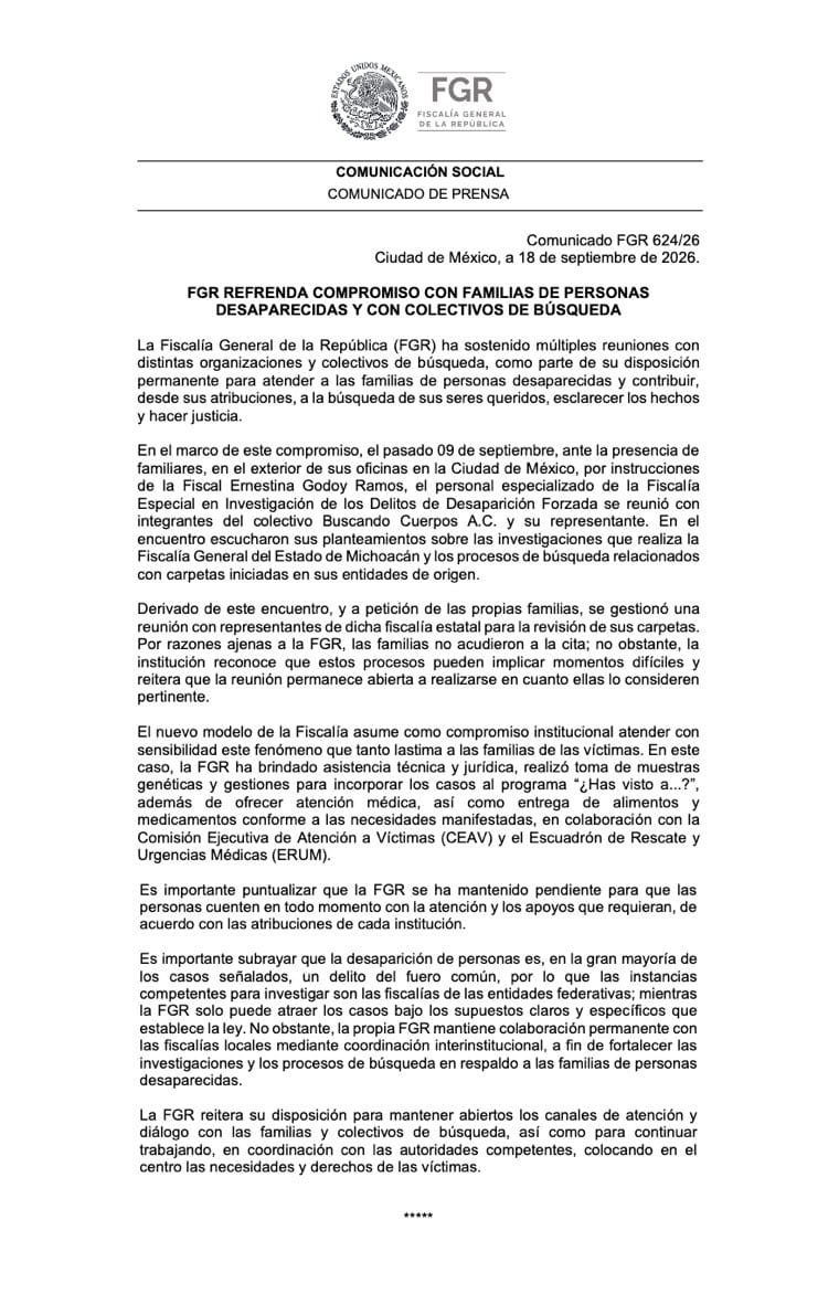 MLopezSanMartin's tweet photo. Duro reclamo de madres buscadoras a la fiscal @ErnestinaGodoy_

“Señora, venga a darse un baño de pueblo y párese aquí”

Llevan 9 días en plantón frente a la FGR:

“¡Ya estamos hasta la madre!” https://t.co/ptnoPkctoh
