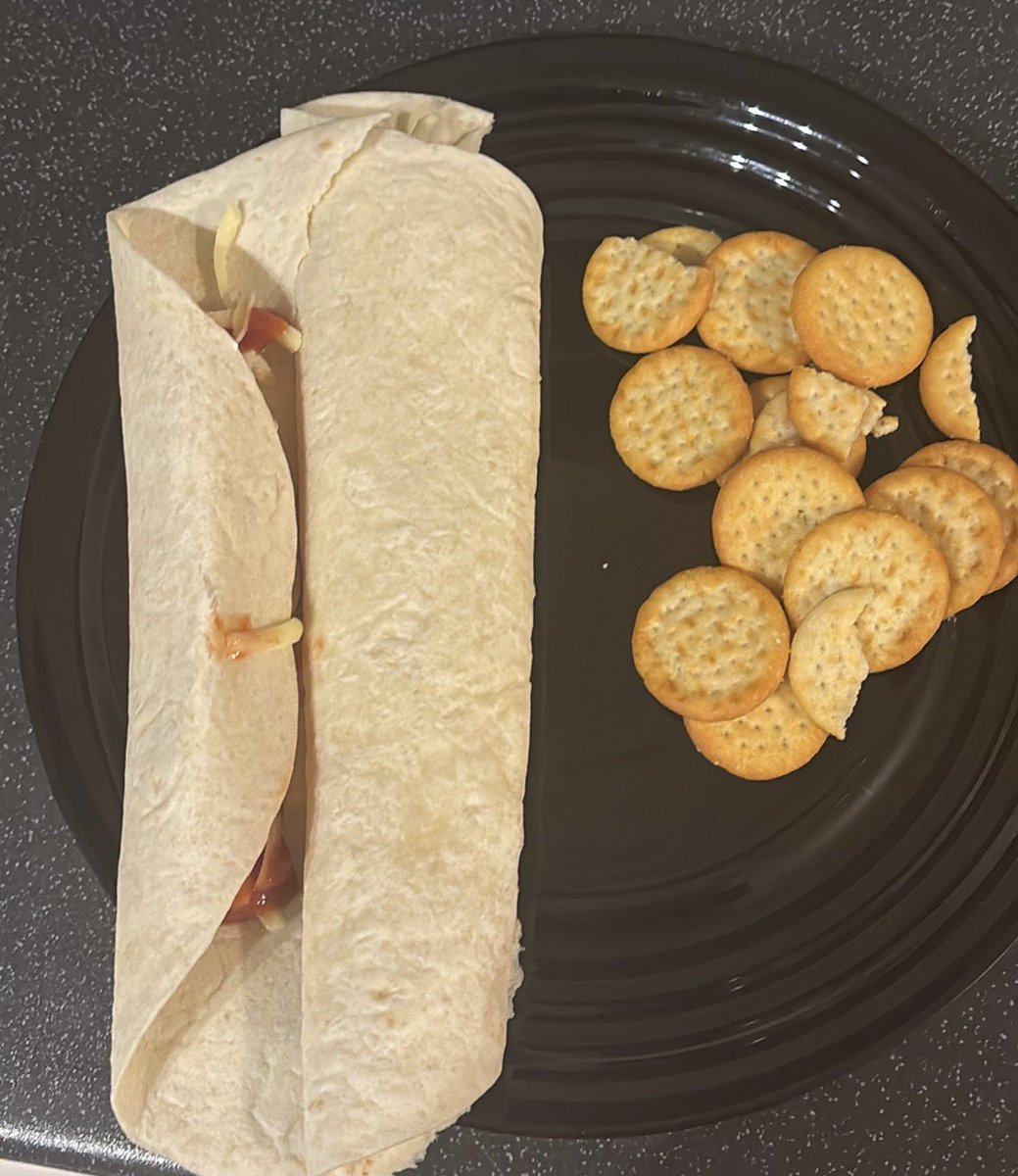 tinynellys's tweet photo. ‘what do u eat’ 

bullshit https://t.co/RsrURp2VmN