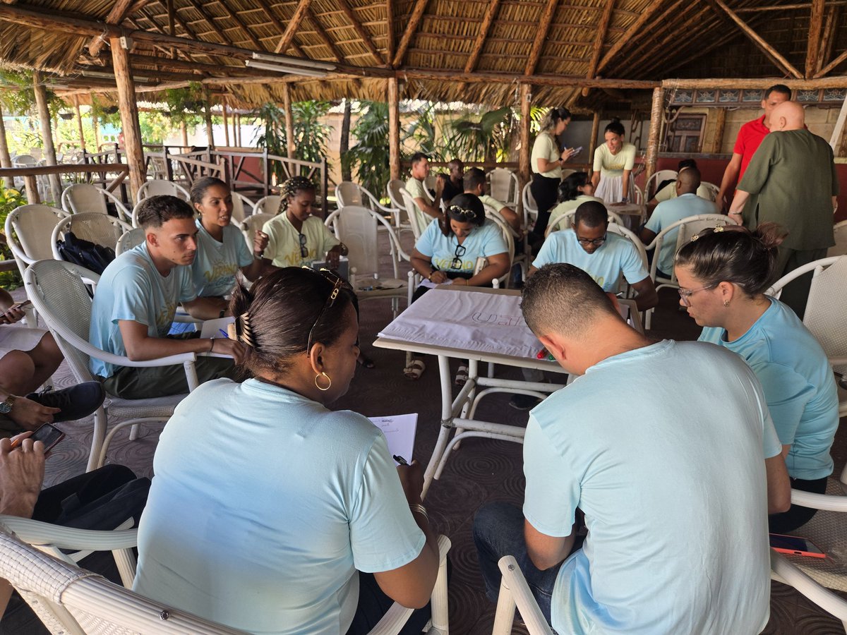 AylinAlvarezG's tweet photo. Hoy continuamos con el curso a la Estructura Auxiliar del Comité Nacional de la @UJCdeCuba construyendo el conocimiento de otras maneras. Métodos,  pensamiento, evaluación, inteligencia colectiva, contexto, retos y actualidad. https://t.co/CYgSZjdpeb