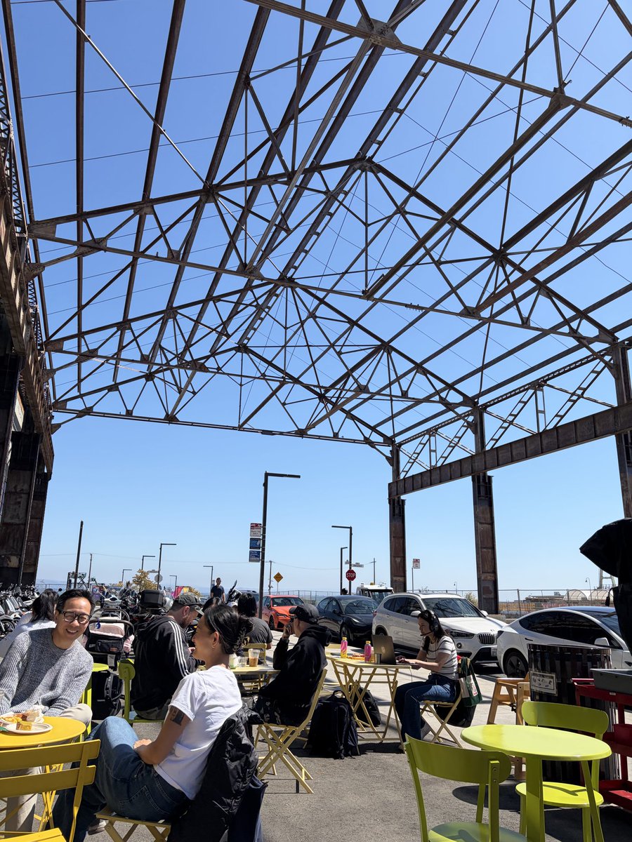 OliverCamaX's tweet photo. Beautiful day to be brainstorming with founders. @ycombinator https://t.co/9xIcZVh9TQ