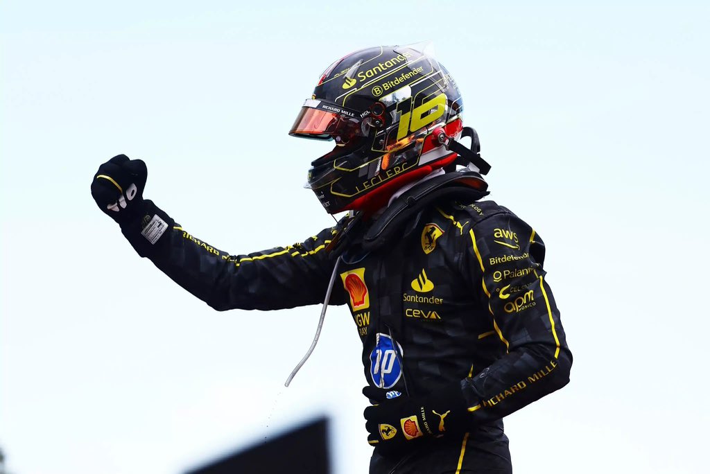 marrlec's tweet photo. manifesting a black helmet for Singapore 🖤 https://t.co/UEKjgIBews