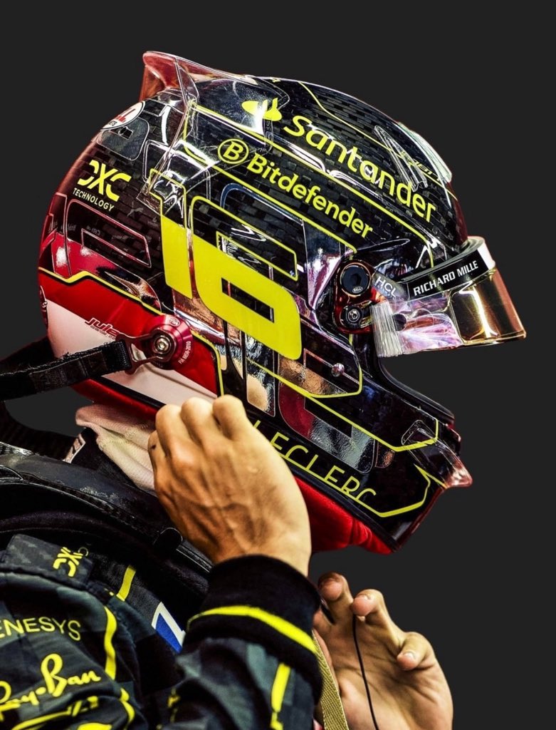 marrlec's tweet photo. manifesting a black helmet for Singapore 🖤 https://t.co/UEKjgIBews