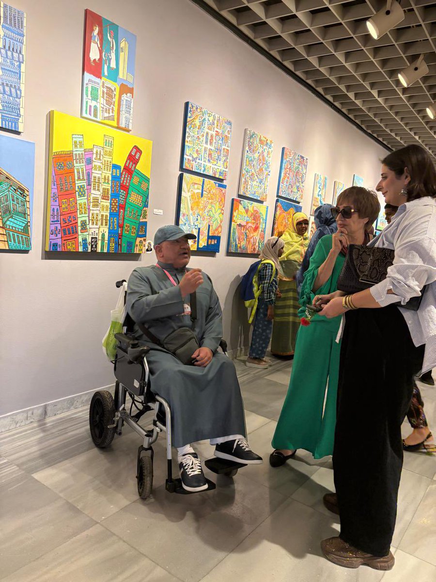 AlasmariAbdulah's tweet photo. سعيد وفخور بمشاركة الصديق المبدع حسن طاش بلوحاته الفنية في الملتقى الدولي لفنون ذوي الهمم بدار الأوبرا المصرية
ابو سلمان  مبدع يمنحنا الفرح بفنه، ويذكّرنا بأن الجمال الذي نصنعه يصل إلى القلوب قبل العيون. مبروك ياصديقي ، إبداعك مصدر سعادة لنا جميعًا 🌺 https://t.co/dhnEnK3M9l