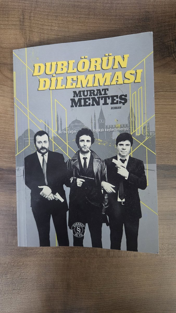 enesgoren's tweet photo. "Ayrıca yetimlik zaman aşımına uğramaz, haddizatında yetim olmayanlar da yetimliğe doğru seyreder. Yani kimsesizlik, kimsenin tekelinde değildir."
Murat Menteş - Dublörün Dilemması
#MuratMenteş 
#DublörünDilemması https://t.co/X10SQh2ktx