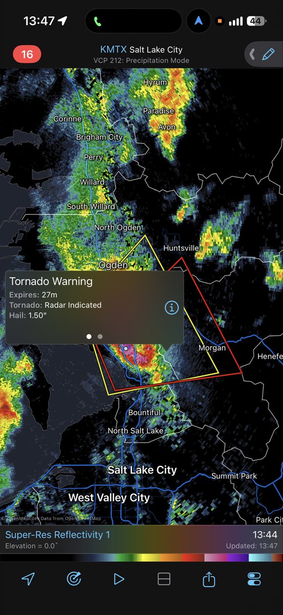 cambamscam's tweet photo. TORNADO CONFIRMED BY RADAR IN KAYSVILLE, UTAH. 

STARTED AS STORNG FUNNEL, THEN LOOKED LIKE IT TOUCHED DOWN RIGHT BEFORE THE MOUNTAIN. https://t.co/wVXZsOS6Sg