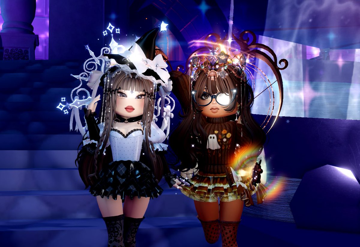 geminifeedss's tweet photo. i’m so thrilled to be treated to royalloween, my badge, and @AleGamesRH and i’s story in the game 🎃 

happy royalloween and good luck if you get my story <3!! 👻 

@RoyaleHighValks https://t.co/4KFpzHC2HS