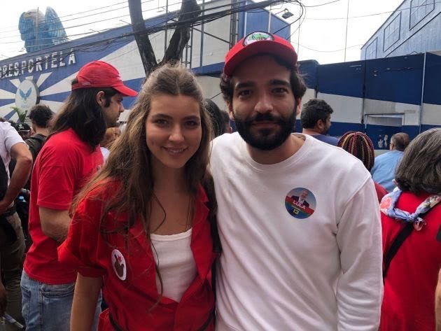 guillentata's tweet photo. Gente antes de falar merda vejam se vcs não estão com o ícon da mulher que deve estar baixando simulador de urna no cllr só pra votar 13 pq está ansiosa https://t.co/tOJ2b5rO8z