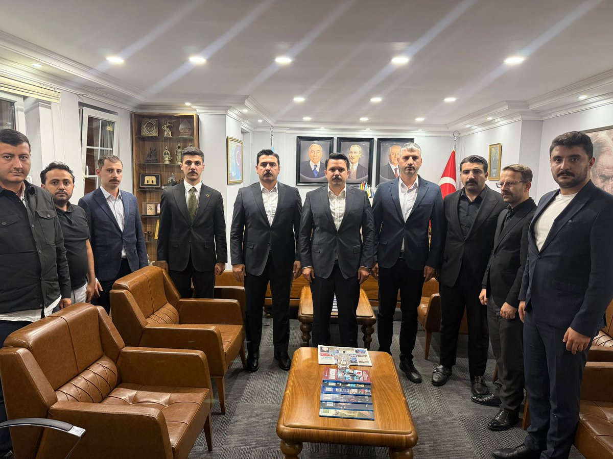 Aalparslandogan's tweet photo. İlçe Ocak Başkanlarımızla bir araya gelerek güz dönemi hedeflerimiz ve Türk gençliği için gerçekleştireceğimiz faaliyetlerimiz kapsamında istişarelerde bulunduk.

Türk gençliğinin istikbali için durmadan çalışmaya devam edeceğiz. 🇹🇷 https://t.co/P7YuSkRAZg