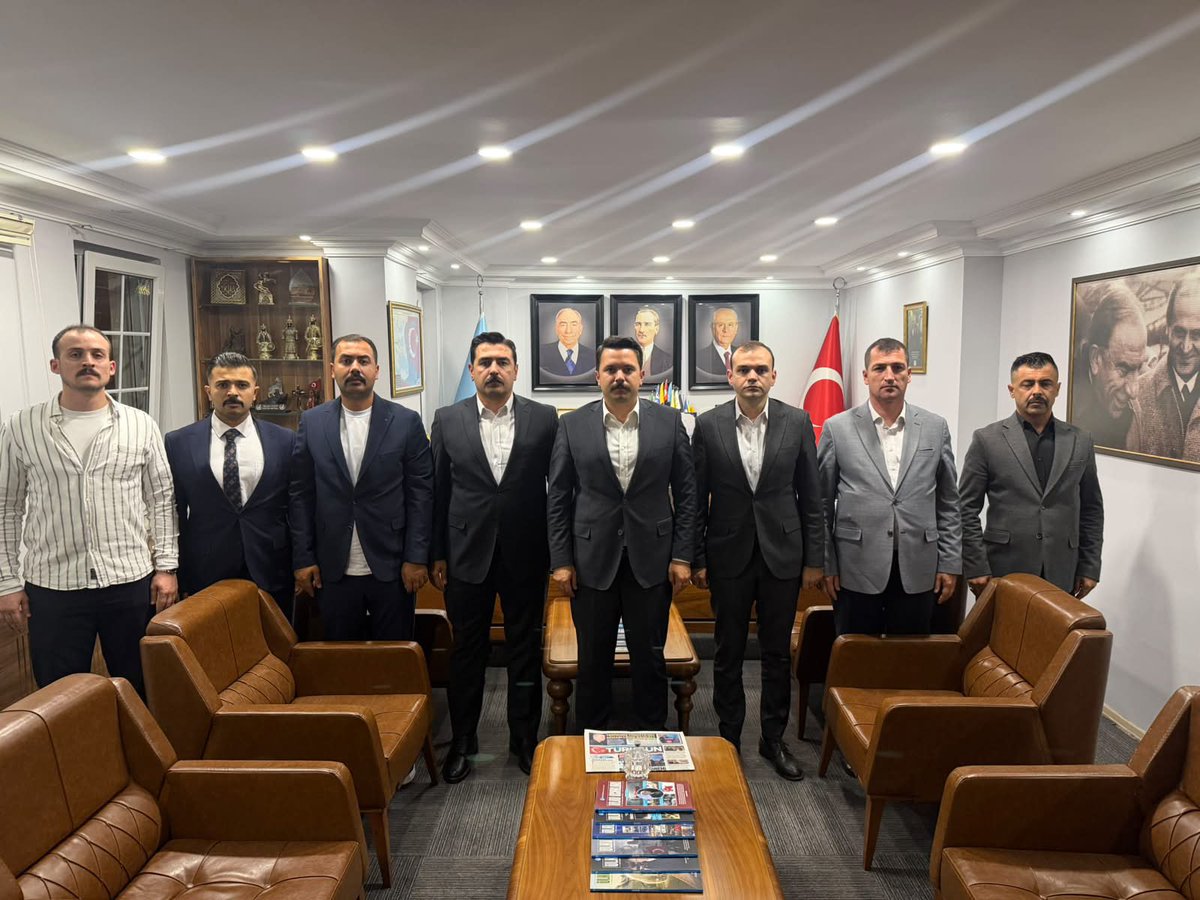 Aalparslandogan's tweet photo. İlçe Ocak Başkanlarımızla bir araya gelerek güz dönemi hedeflerimiz ve Türk gençliği için gerçekleştireceğimiz faaliyetlerimiz kapsamında istişarelerde bulunduk.

Türk gençliğinin istikbali için durmadan çalışmaya devam edeceğiz. 🇹🇷 https://t.co/P7YuSkRAZg