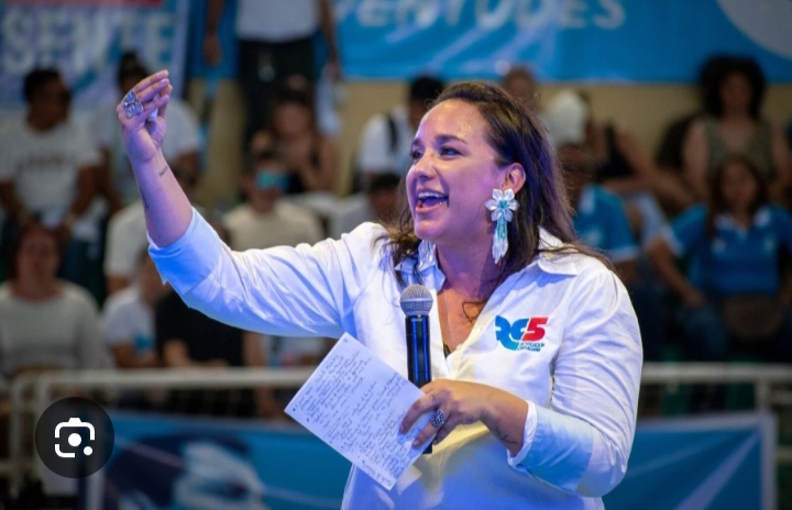 MnicaArosemena1's tweet photo. SI ESTA MUJER FUE CAPAZ DE ROBARLE A CARANQUI, ES PORQUE REALMENTE ES MUY PELIGROSA!  POCOS SE ATREVEN A ROBARLE A LA MAFIA!! https://t.co/pqmib71vWb