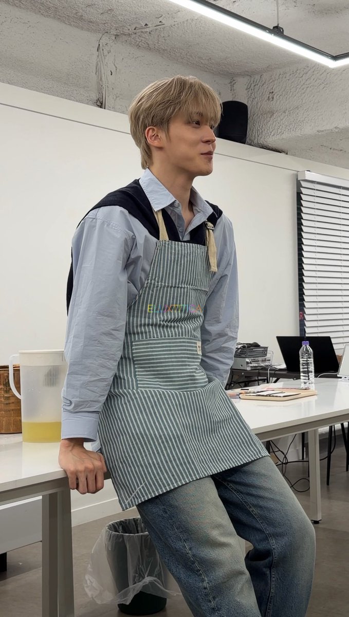 Eluxtitica's tweet photo. 260918 Busan Café

So cute &amp; handsome 🙂‍↕️

#ATEEZ #에이티즈 #YUNHO #윤호 https://t.co/ySb09spmcb