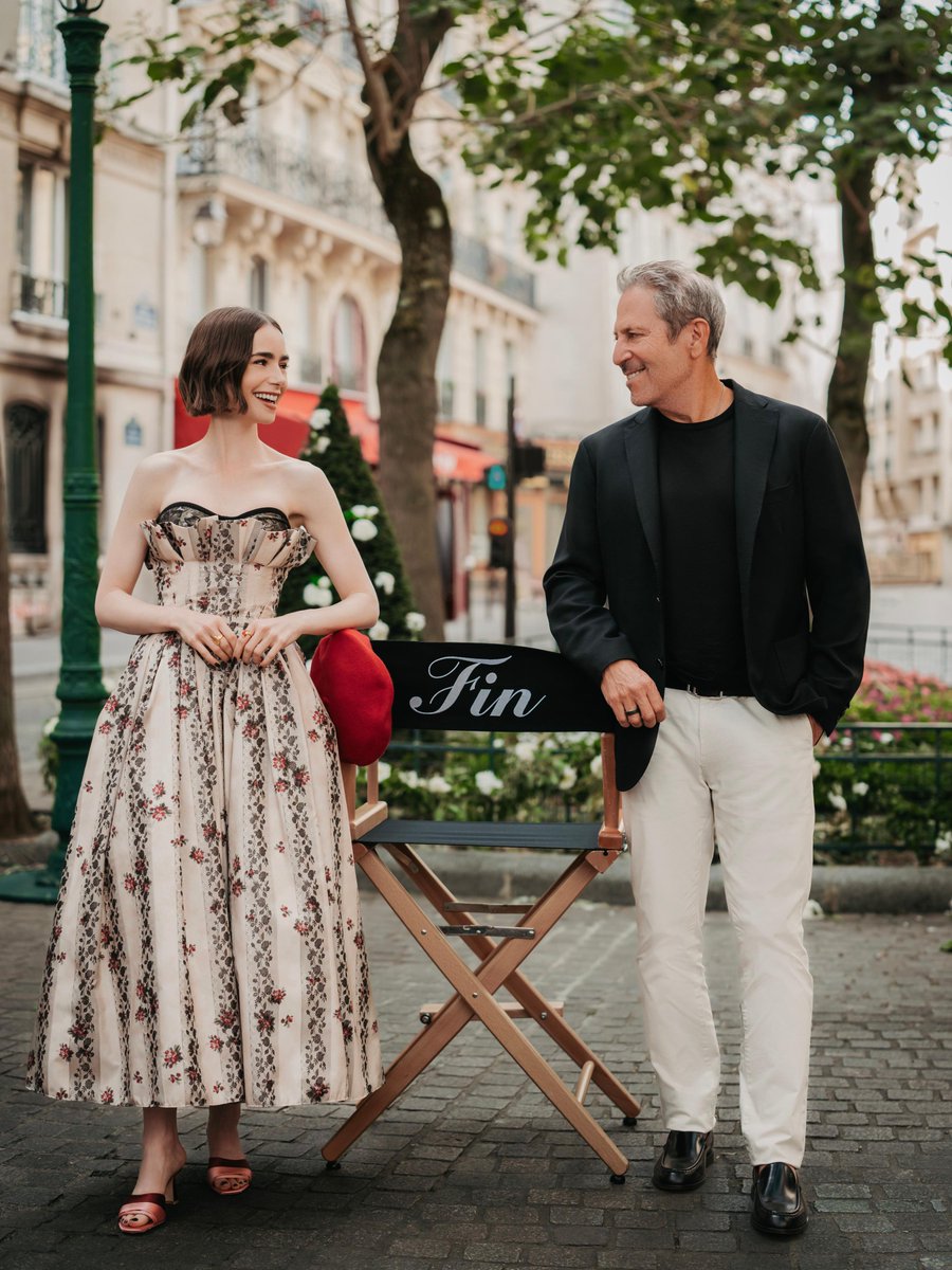 CheNetflix's tweet photo. Au revoir! Oficialmente terminó el rodaje de la última temporada de Emily en París✨ Llega a Netflix el 24 de diciembre 💗 https://t.co/DL6JRzGUvq