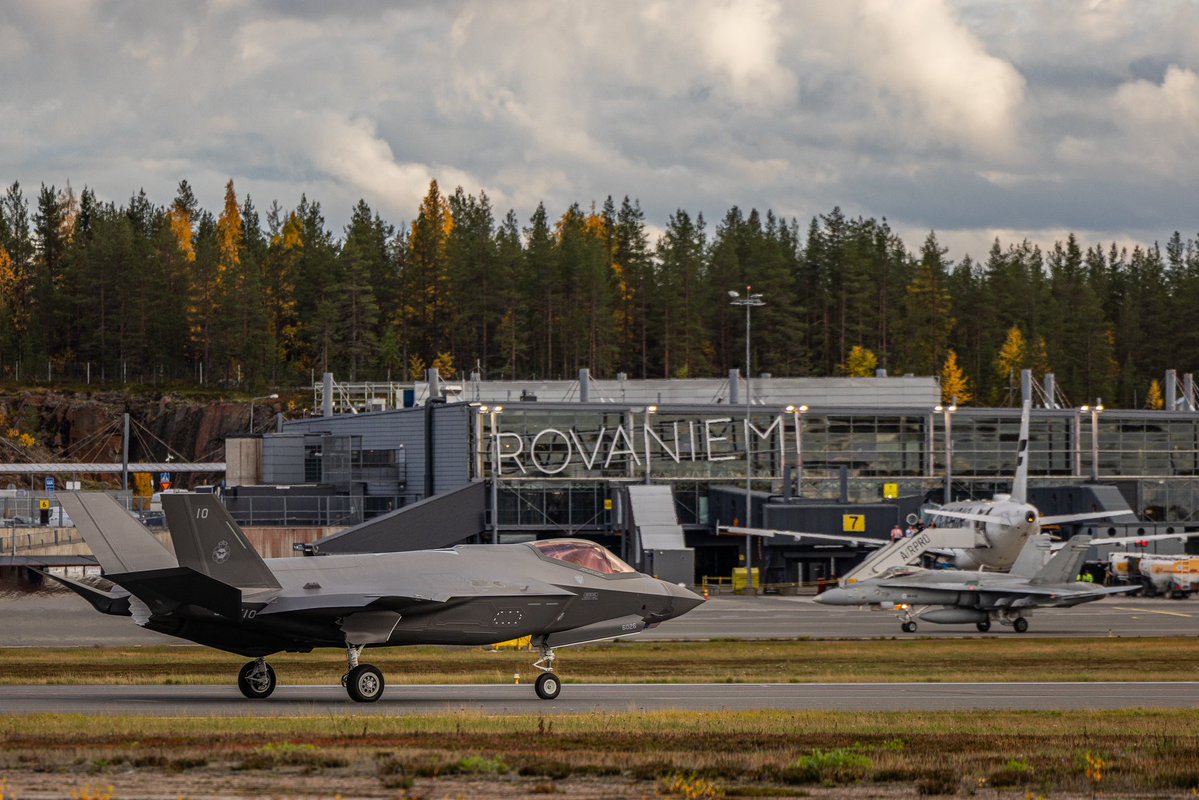 FinnishAirForce's tweet photo. De första finländska F-35-jaktplanen anlände till Lapplands flygflottilj i Rovaniemi den 18 september 2026 klockan 17.45. Välkommen, JF-510 och JF-512!
#ilmavoimat #F35hanke #F35programme #F35 https://t.co/kuwibJDRro