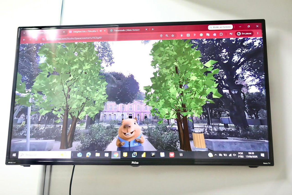 prefrecife's tweet photo. Dessa vez, a vacina de Dyllan teve óculos de realidade virtual, uma brincadeira em 3D e menos tensão. 🥽 Pra ele, que tem 4 anos, e pra mãe, Shyrlene, isso já muda completamente o momento. ✨ https://t.co/nUxfOVBxZN