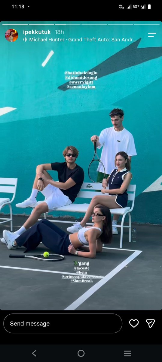 eminilsu_emsu's tweet photo. @Guzelwsj @emingunenc_ The girl on the ground speaking with emin. Look at the hair. Did you look earrings but not hair,how double standard u r🧐🤨.it is locaste event only invited can attend not others.Ecem currently dating https://t.co/g27TOwVcOf owner if u don't know anything clearly don't make tweet https://t.co/kwI6uasi0g