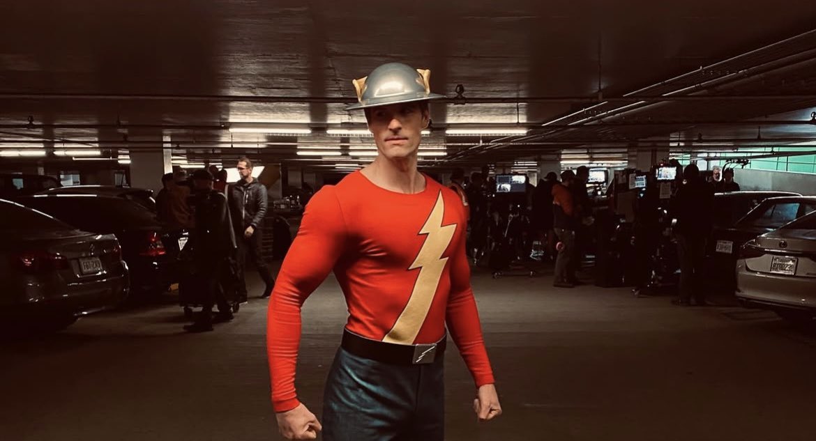 ThomasComicTalk's tweet photo. This is the happiest I’ve been about a live action DC thing in forever, he just looks so cool dude. https://t.co/Y3zcJ9xz60