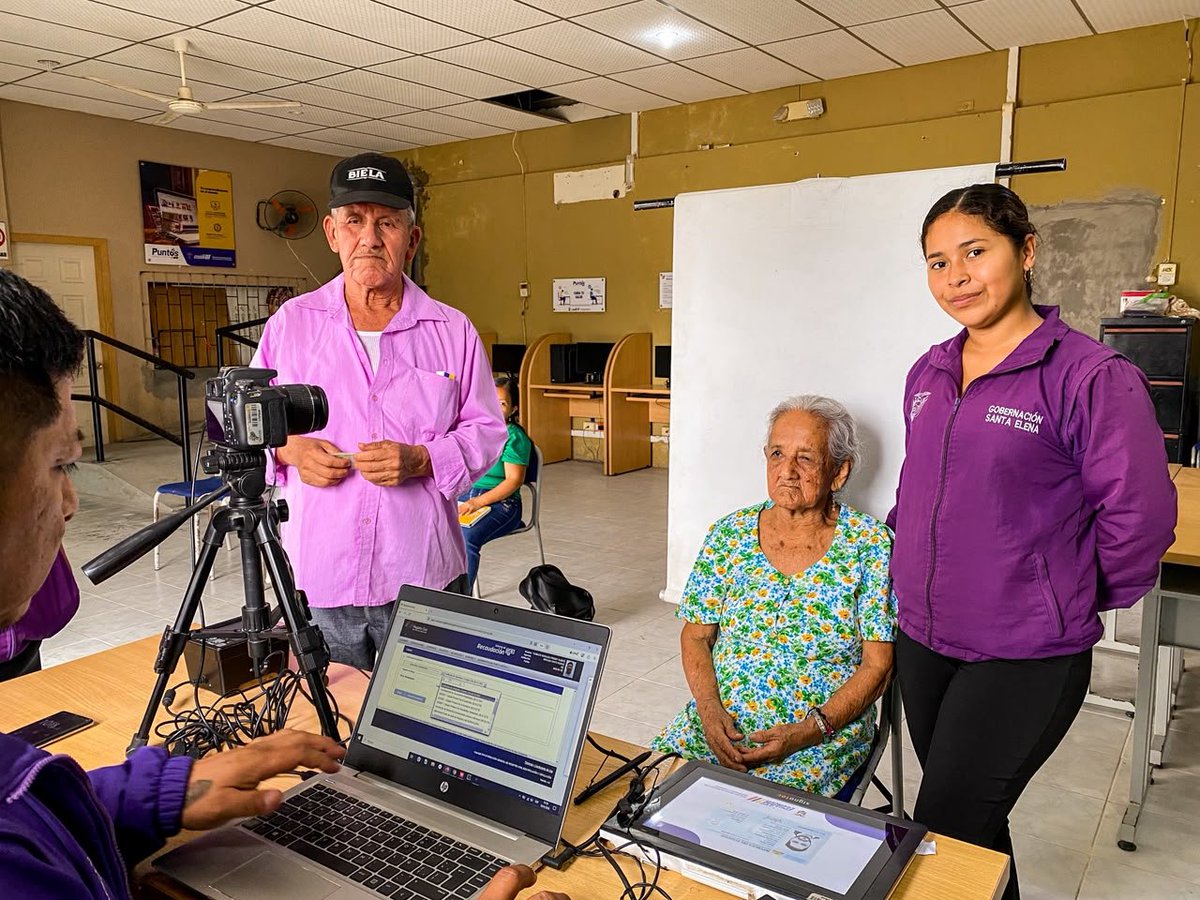 gobersantaelena's tweet photo. #Colonche | La Tenencia Política participó en la Brigada Social en Bambil Deshecho, donde 400 personas recibieron orientación y acceso a servicios públicos.

🤝Seguimos acercando la atención del Estado a la ciudadanía.

#EIGobiernoATuLado https://t.co/b0t1z9MRt1