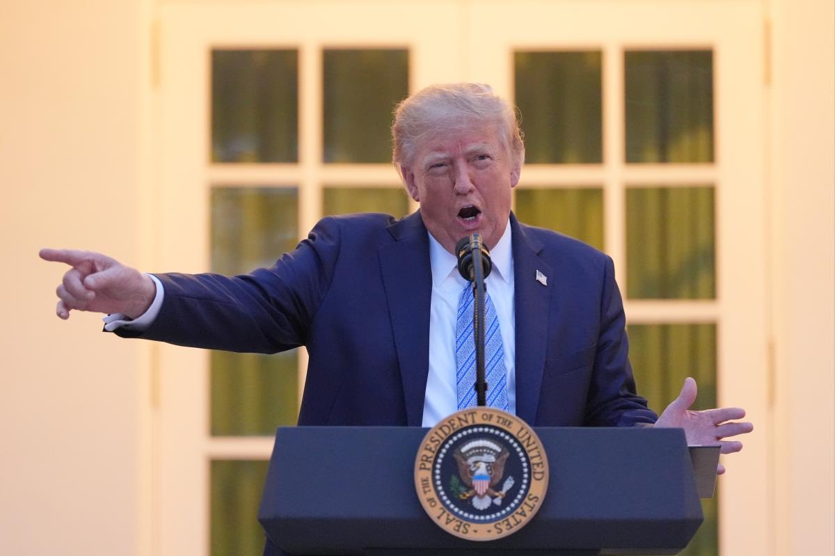 thepressroomone's tweet photo. 🚨 BREAKING: TRUMP BANS CNN, MS NOW & POLITICO FROM THE WHITE HOUSE

President Trump announced the three major media outlets are banned from the White House “effective immediately,” accusing them of repeatedly reporting what he calls “fake news.”

Trump also suggested MORE outlets could be next.

This could become a major First Amendment battle.

What happens next? 

#Trump #BreakingNews #WhiteHouse #CNN #Politico #USPolitics