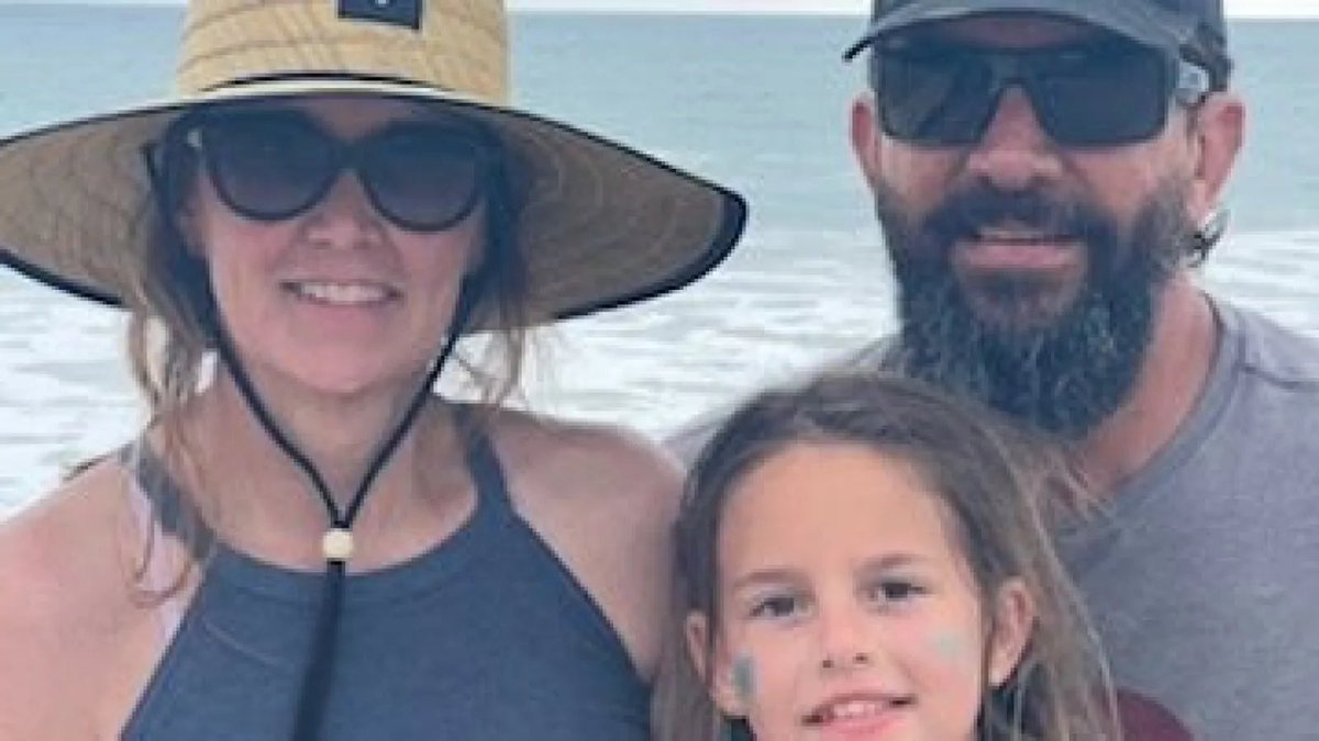 901Lulu's tweet photo. An entire family was found dead in San Diego after mom sought help from the VA for her husband’s PTSD. 

Amy Voight (54), David Voight, and their 13-year-old daughter Mya were all found dead from gunshot wounds on September 16th. 

David Voight was a highly decorated U.S. Navy warrant officer who served for 30 years. He worked directly in war zones including Iraq and Afghanistan. 

According to family members, David’s PTSD had recently become worse. Amy was encouraged to take David to the Department of Veterans Affairs clinic for help, which she did on September 15th. The receptionist said they would have to make an appointment and come back since the counselors were all busy at the time. 😔 #california #domesticviolence