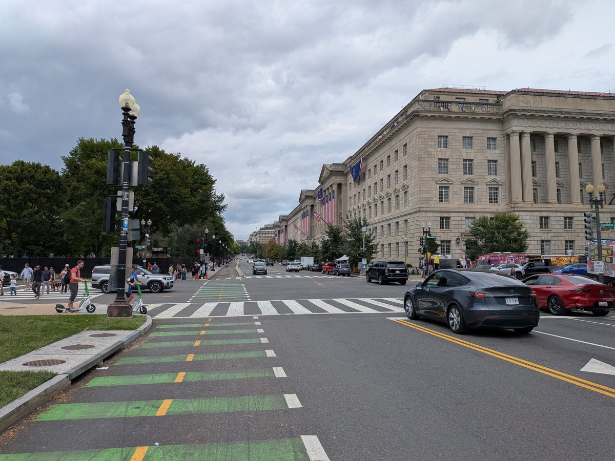 thomasforth's tweet photo. Another example. Crossing a road. From Baltimore, Washington DC is just 35 miles. Philadelphia is just 75 miles. Yet you cross the road very differently in the three cities. Downtown Philadelphia has no walk signs, pedestrians rule. Washington DC, the law rules. Baltimore, WTF?! https://t.co/97gngKNFtw