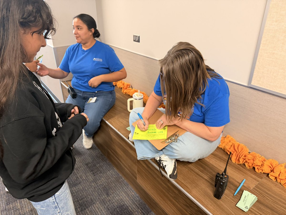 PrinSilliman's tweet photo. Our first Bring it to Me Friday here @BrosnahanES ππ§‘ Celebrating academic and behavioral success of our broncos is a great way to end this fabulous week! @CyFairISD #BroncoTOUGH https://t.co/Mf1ElPOPRZ