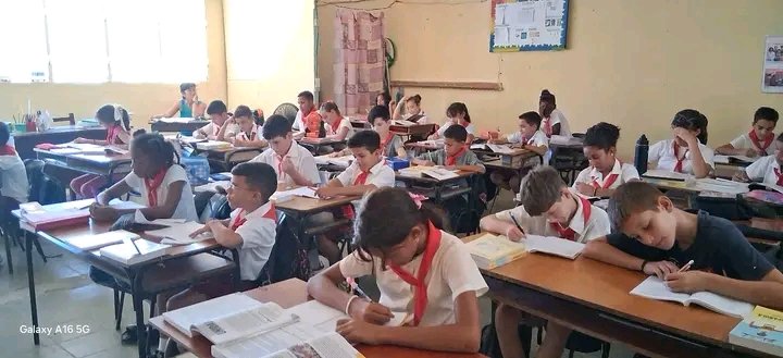 ManuelAgui21532's tweet photo. #Mayabeque #Jaruco
#EducarParaTransformar. El III Perfeccionamiento del Sistema Nacional de Educación constituye una transformación continua y renovadora de la enseñanza.
#Cuba https://t.co/VSoOQInKxy
