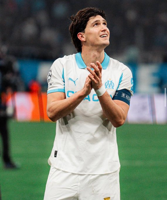 LaMinuteOM_'s tweet photo. 🚨 Leo Balerdi, aux supporters de l'OM : 

"C’était difficile, je ne voulais pas finir comme ça… 

Je ne reste pas sur les sifflets, je reste sur l’amour qu’ils m’ont donné pendant 6 ans. 

Je pense que c’est le plus important."

(DAZN)

#TeamOM l #ExOM https://t.co/80mEJqBjHa