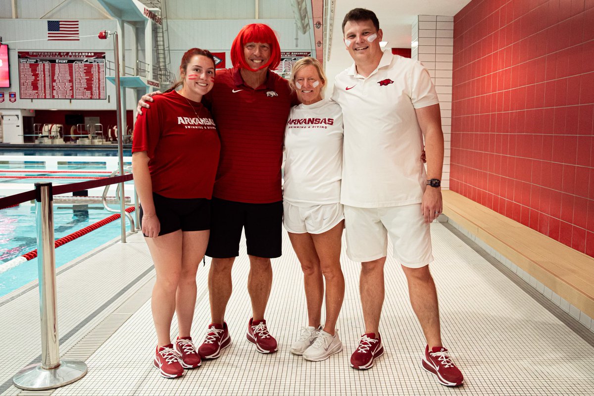RazorbackSD's tweet photo. Red vs White ➡️⏳

#uark #onerazorback #wooopigsooie #h2ogs #arkansas https://t.co/OfQz4rg2Nf