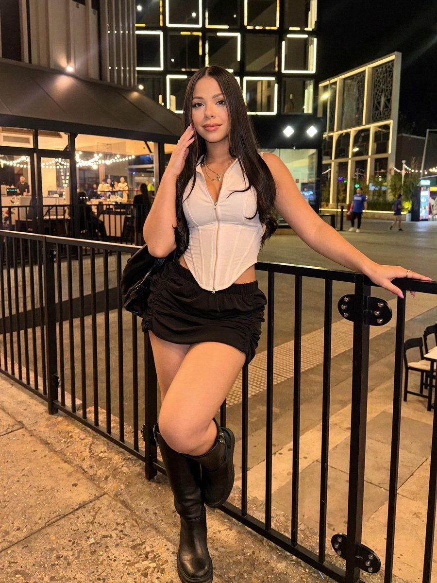 Chichisexx's tweet photo. Would you take me to your place after dinner? https://t.co/OHFWxpaPNz